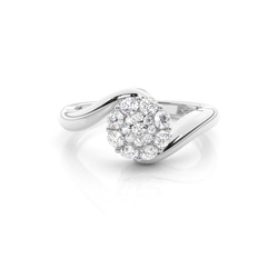 Gemeinsame Zinkeneinstellung Runder Diamantclusterring