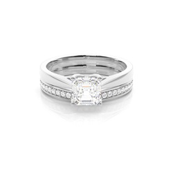 Diamant Verlobungsring in einer Krappenfassung mit passenden Ring