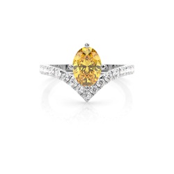 Verlobungsring mit gelbem Diamant und seitlichem Stein