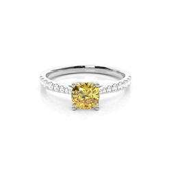 Anello di fidanzamento con pietra laterale di diamante giallo