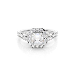 Anillo De Compromiso Estilo Halo De Gema Lateral Engarzado En Garras