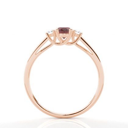 Ring mit drei Granatsteinen in einer Krappenfassung