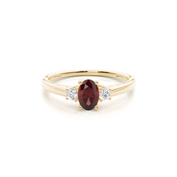 Ring mit drei Granatsteinen in einer Krappenfassung