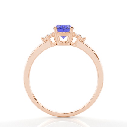 Ovaler Tansanit-Verlobungsring in einer Krappenfassung