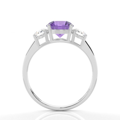 Amethyst-Ring mit drei Steinen in einer Krappenfassung