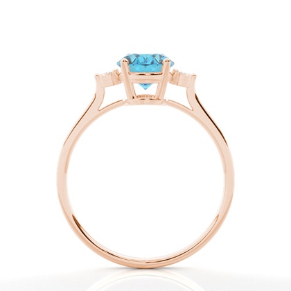 Ovaler Blautopas-Verlobungsring in einer Krappenfassung und drei Steinen