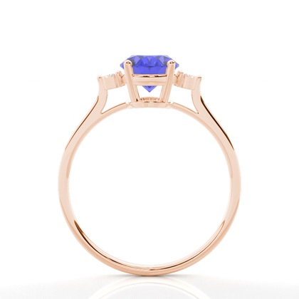 Ovaler Tansanit-Verlobungsring in einer Krappenfassung mit drei Steinen