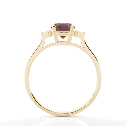 Ovaler Granat-Verlobungsring in einer Krappenfassung mit drei Steinen