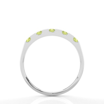 Peridot Halb Memorial Ring in einer Kanalfassung
