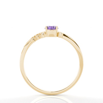 Amethyst in Krappenfassung mit Seitensteinen