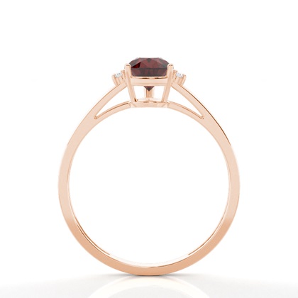 Tropfen Granat Verlobungsring mit Seitensteinen in einer Krappenfassung