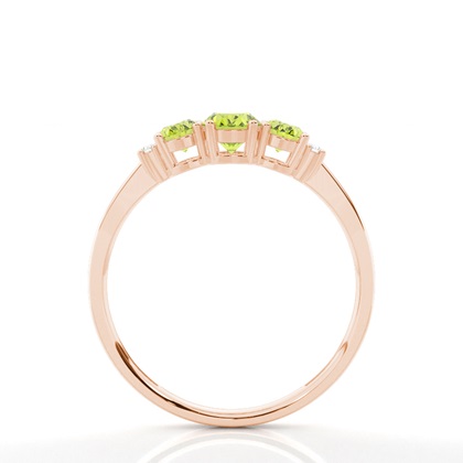 Ovaler Peridot-Ring mit drei Steinen in einer Krappenfassung