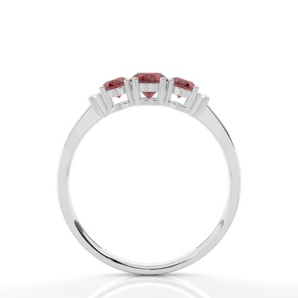 Ovaler Granat Ring mit drei Steinen in einer Krappenfassung