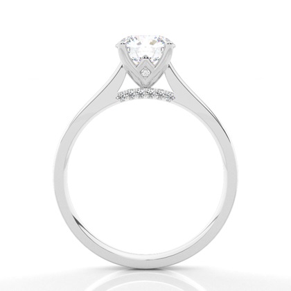 Verlobungsring mit 4 Krappenfassungen und rundem Moissanite-Seitenstein