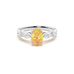 Verlobungsring mit gelbem Diamant und seitlichem Stein