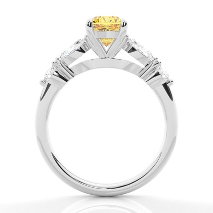 Verlobungsring mit gelbem Diamant und seitlichem Stein