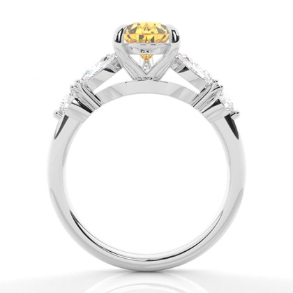 Verlobungsring mit gelbem Diamant und seitlichem Stein