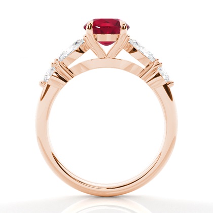 Krappenbesetzter Rubin-Verlobungsring