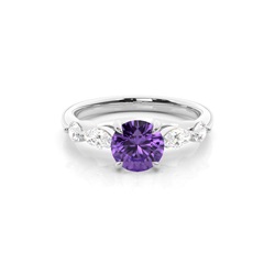 Krappenbesetzter Amethyst-Verlobungsring