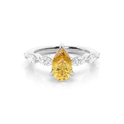 Verlobungsring mit gelbem Diamant und seitlichem Stein