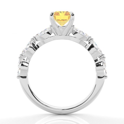 Verlobungsring mit gelbem Diamant und seitlichem Stein