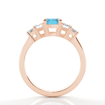 Ring mit blauem Topas und Seitenstein in Krappenfassung