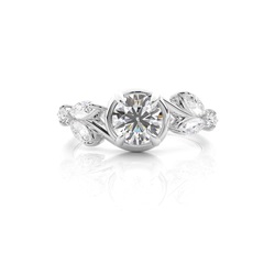 Krappenbesetzter Diamant-Verlobungsring