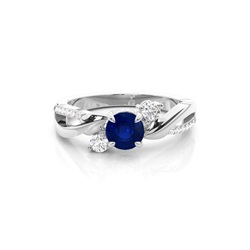 Runder Trilogie-Ring mit blauem Saphir in Krappenfassung