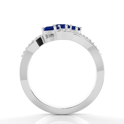 Drei-Steine-Ring mit drei blauen Saphiren in Krappenfassung