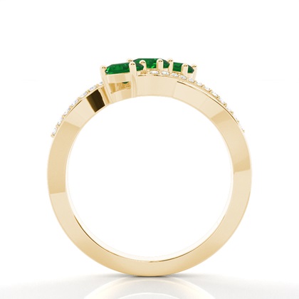 Ovaler Ring mit drei Steinen in Krappenfassung