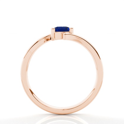 Solitärring mit birnenblauem Saphir in Krappenfassung