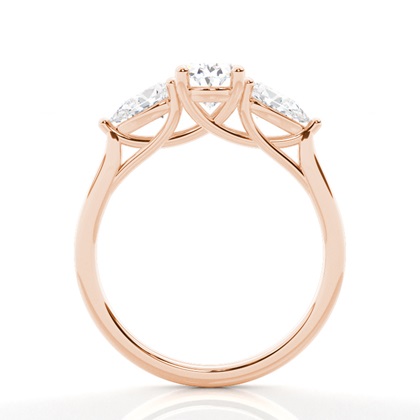 Trilogie-Diamant-Verlobungsring in Krappenfassung mit ovalem Trilogie-Diamant