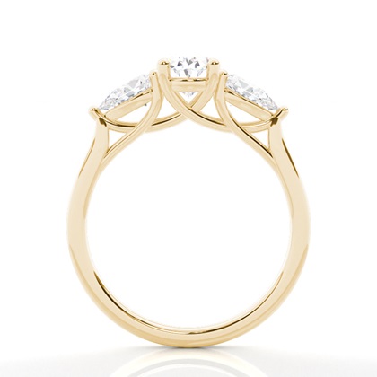 Trilogie-Diamant-Verlobungsring in Krappenfassung mit ovalem Trilogie-Diamant