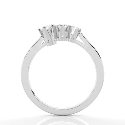 Drei Diamanten in einer Krappenfassung