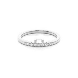 Off- center Baguette diamond everyday ring