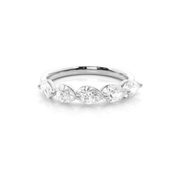 Zeitloser Diamant Overlay Halb Memoriering In Tropfenform