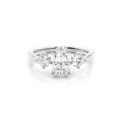 Trilogie Verlobungsring mit ovalem Diamant und verstecktem Halo