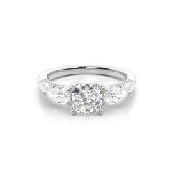 Trilogie Verlobungsring mit Kissen Diamant und verstecktem Halo