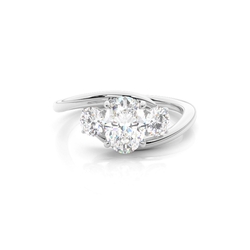 Trilogie Verlobungsring mit Oval-Diamanten und Bypass-Schiene