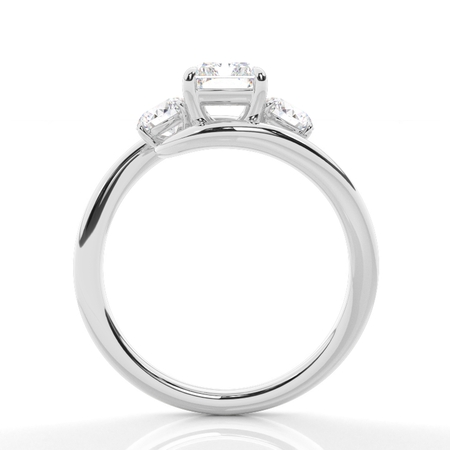 Trilogie Verlobungsring mit Radiant-Diamanten und Bypass-Schiene