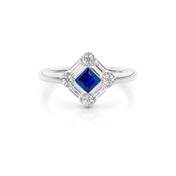 Mosaik-Ring mit Diamanten in verschiedenen Schliffformen und blauen Saphiren