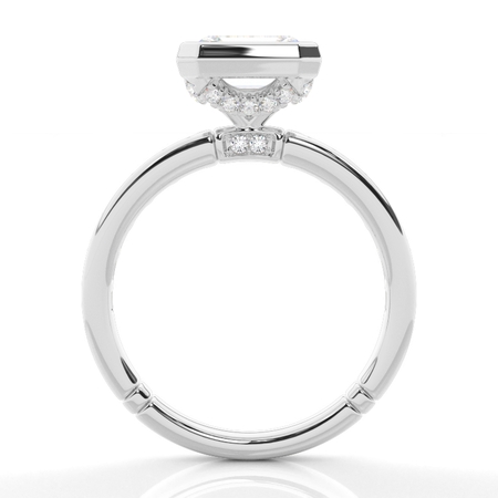 Verlobungsring Mit Quer Gefasstem Mittelstein In Zargenfassung Und Diamanten-Akzentuierter Ringschiene