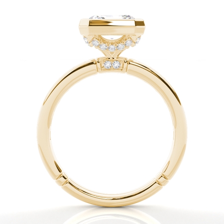 Verlobungsring Mit Quer Gefasstem Mittelstein In Zargenfassung Und Diamanten-Akzentuierter Ringschiene