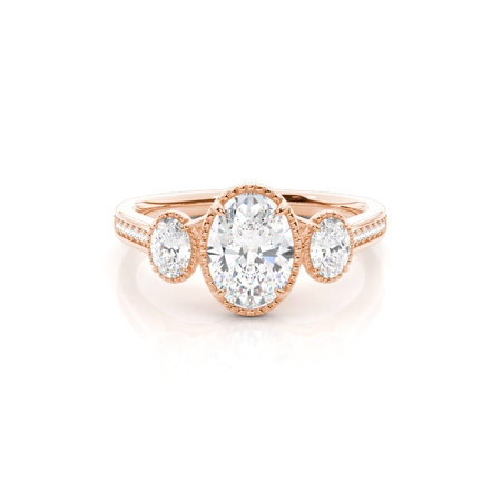 Vintage Verlobungsring mit ovalem Trilogie-Diamant