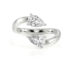 Ring mit Birnenschliff-Diamant und Bypass-Design