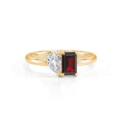 Toi-Et-Moi-Ring Mit Birnengeschliffenem Diamanten Und Smaragdgeschliffenem Rubin