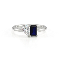 Toi-Et-Moi-Ring Mit Birnengeschliffenem Diamanten Und Smaragdgeschliffenem Blauem Saphir