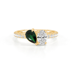 Toi-Et-Moi-Ring Mit Birnengeschliffenem Smaragd Und Oval Geschliffenem Diamanten, Pavierter Ringschiene
