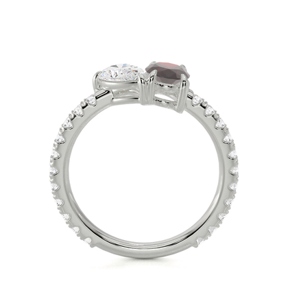 Toi-Et-Moi-Ring Mit Birnengeschliffenem Diamanten Und Oval Geschliffenem Rubin, Pavierter Ringschiene

