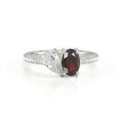 Toi-Et-Moi-Ring Mit Birnengeschliffenem Diamanten Und Oval Geschliffenem Rubin, Pavierter Ringschiene
